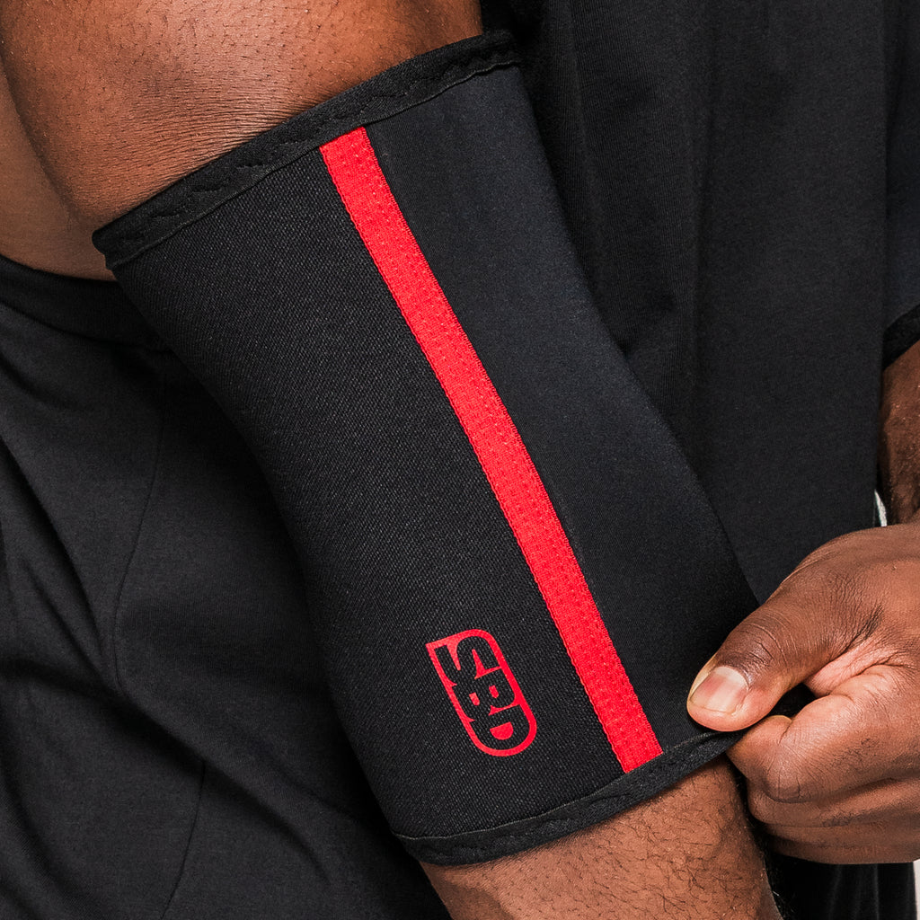 SBD Elbow Sleeve, close-up of the red stripe, logo and lower edge